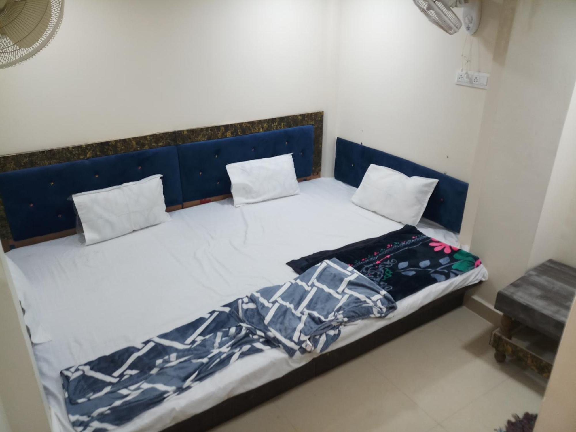Hotel Blue Tower Inn Удджайн Экстерьер фото